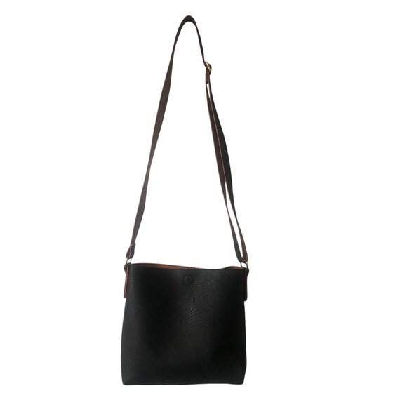 Vantige Black Leather Crossbody Bag with Magnetic Closure & Adjustable S… - Picture 2 of 5